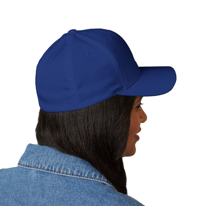 Logo's Embroidered Cap with Star Design, Fashionable Hat for Outdoor Activities, Gift for Friends, Stylish Accessory