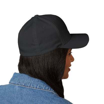 Logo's Embroidered Cap with Star Design, Fashionable Hat for Outdoor Activities, Gift for Friends, Stylish Accessory